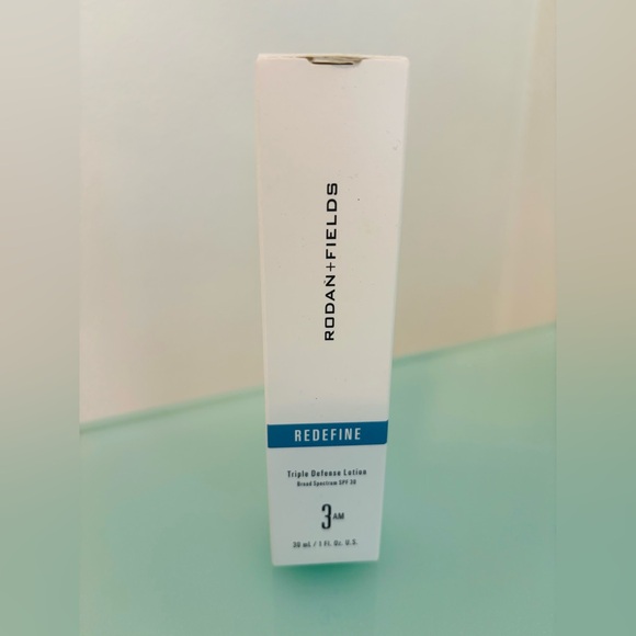 REDEFINE Triple Defense Lotion Broad Spectrum SPF 30 - Picture 4 of 9